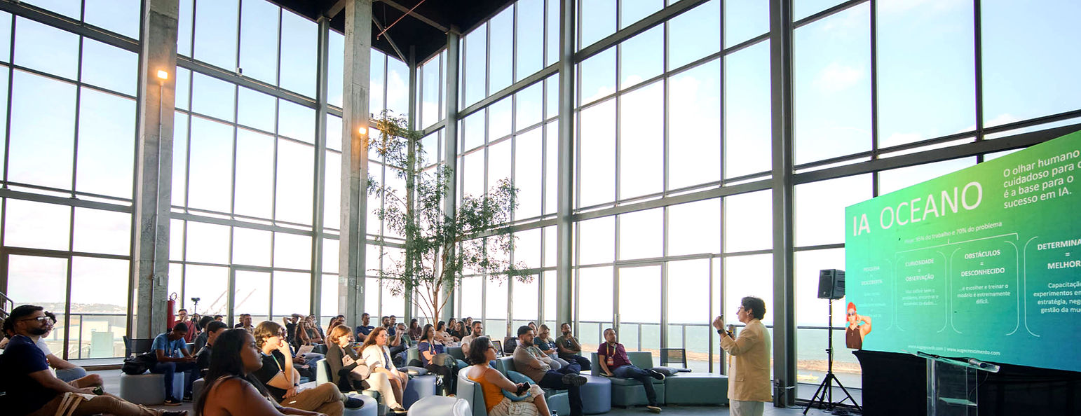 Maria Alice Maia speaking at TDC Recife